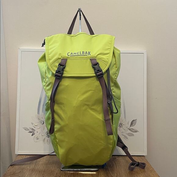 Camelbak Arete 18 1.5L Chartreuse and Graphite Back Pack main image 7